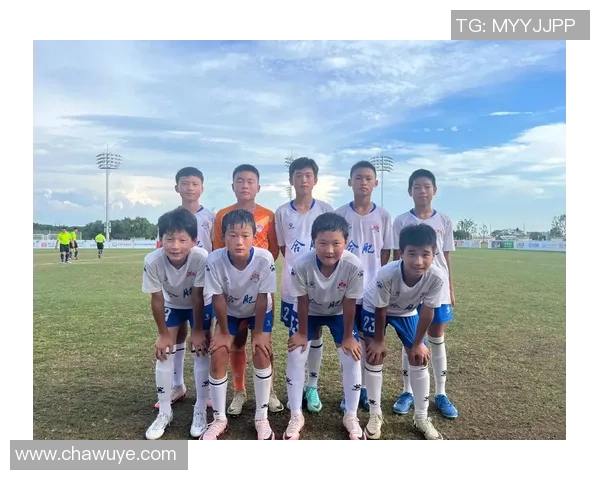 足球星二代与普通球员子女拍照风格大不同 展现独特魅力与家庭背景