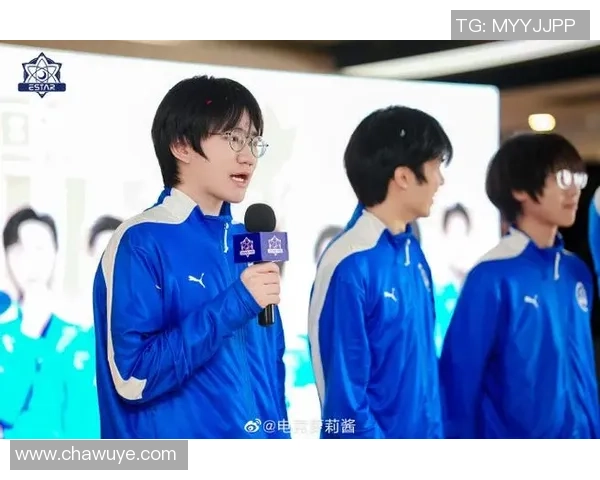 足球星光璀璨摄影之旅捕捉球场英雄瞬间展现激情与荣耀